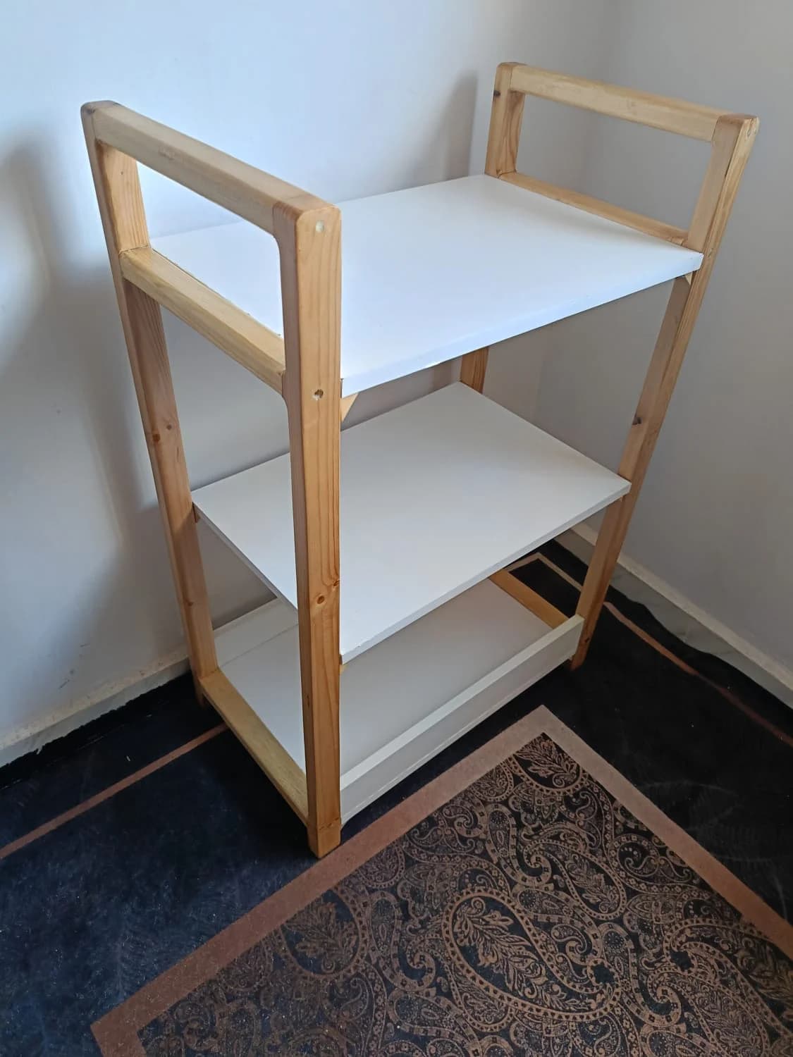 Trolley bain en situation salle de bain rangement serviettes