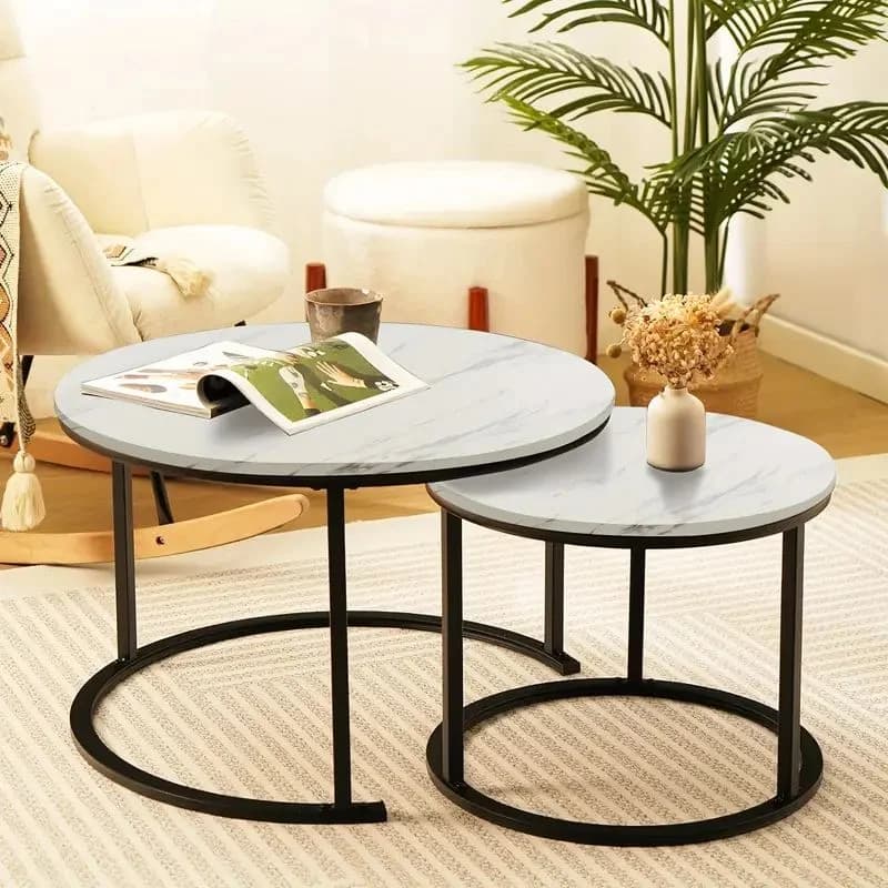 Tables basses imbriquées avec plantes - styling intérieur